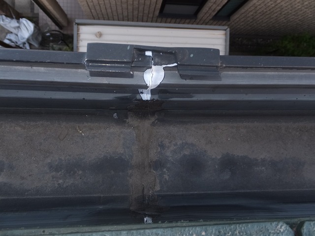 水漏れ被害の発生した雨樋